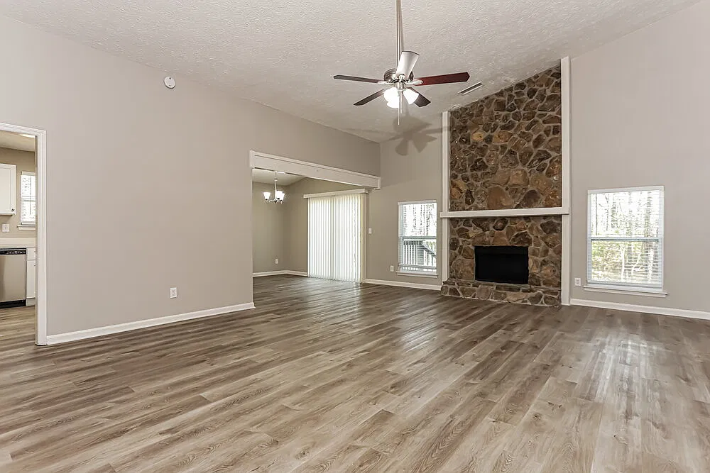 3 bed, 2.0 bath, 1760 sqft, $2,630 — Photo 4