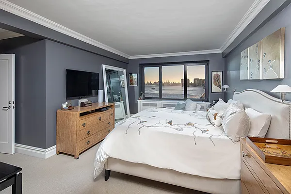 Sold by Stribling | media 12