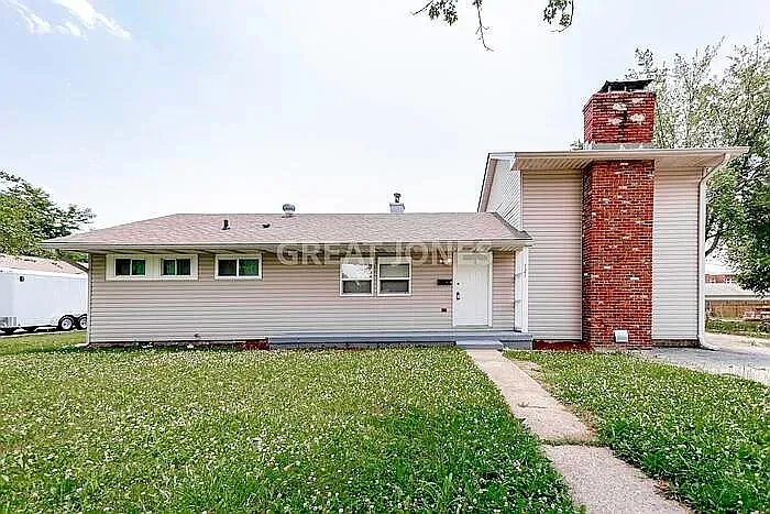 121 Rose Ln