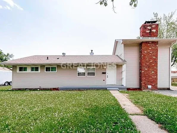 121 Rose Ln, Greenwood, IN 46143
