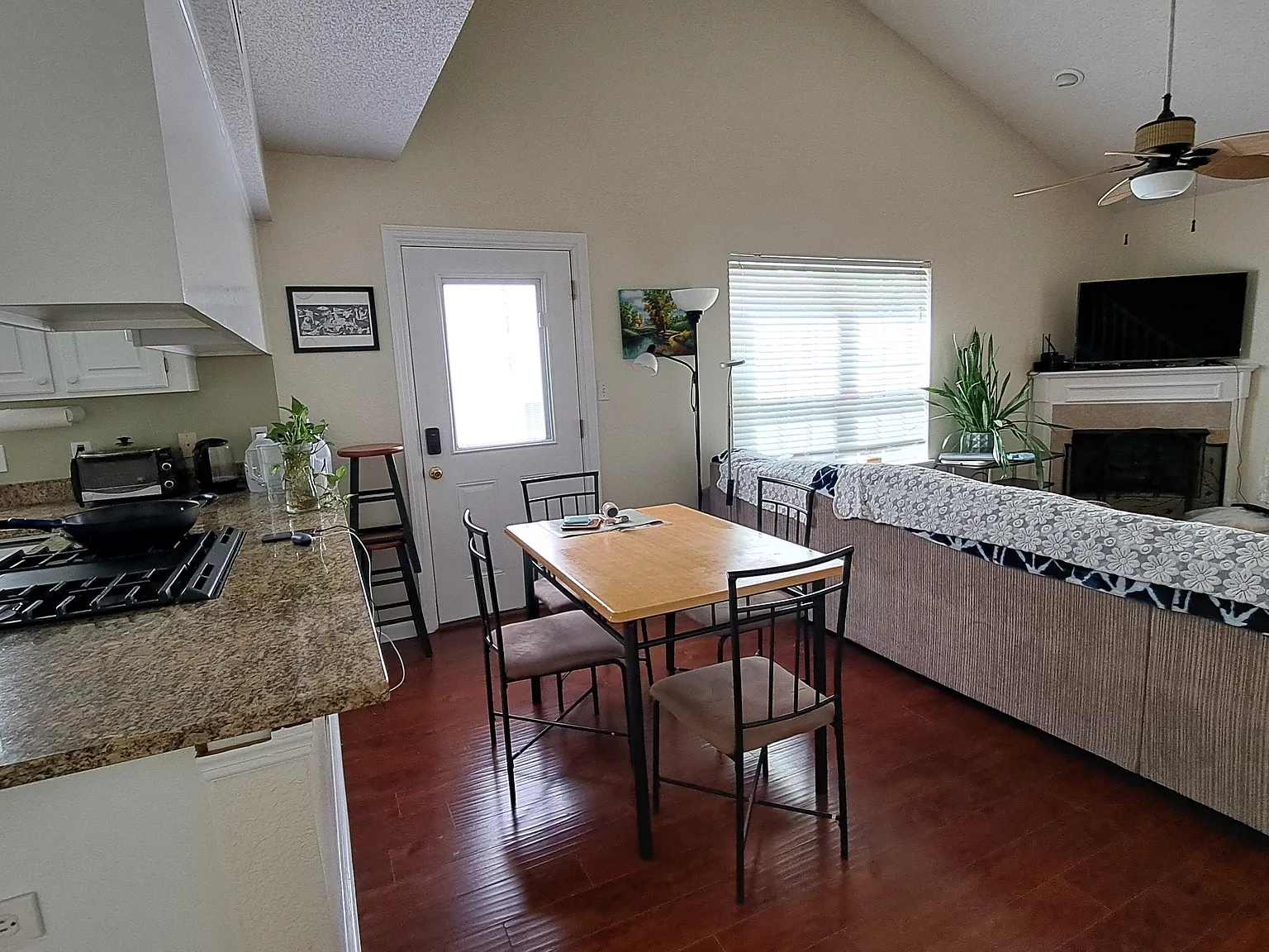3 bed, 1309 sqft, $1,700 — Photo 3
