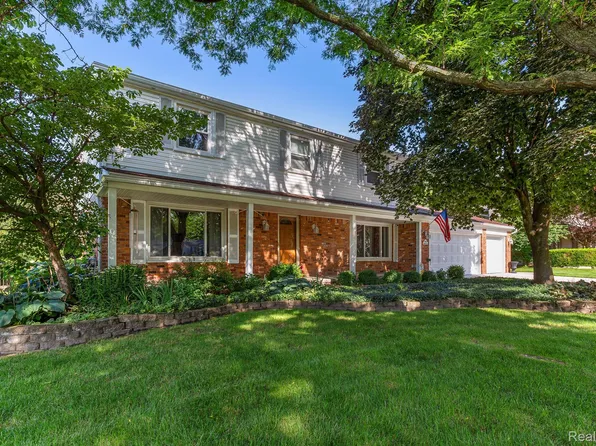 29939 Club House Ln, Farmington Hills, MI 48334