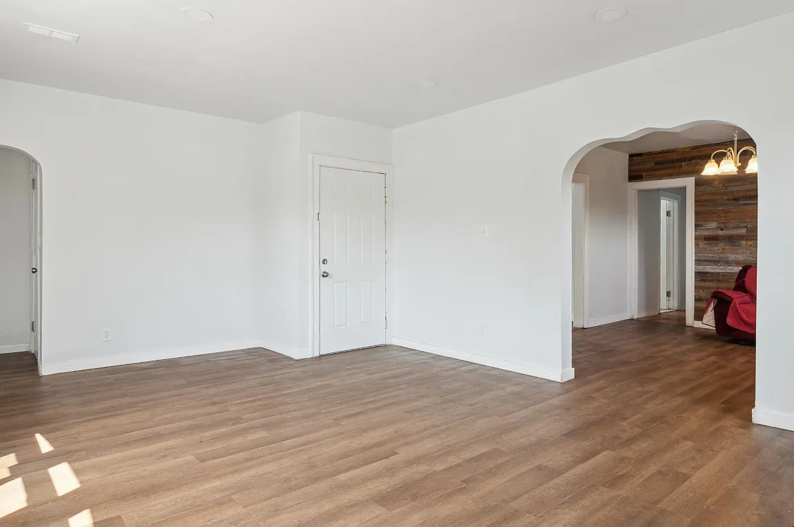 3 bed, 1300 sqft, $1,200 — Photo 4