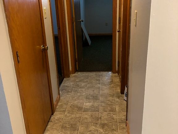 4th image of 1017 N Summit Ave #3