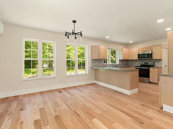 4th image of 118 Village Hill Lane