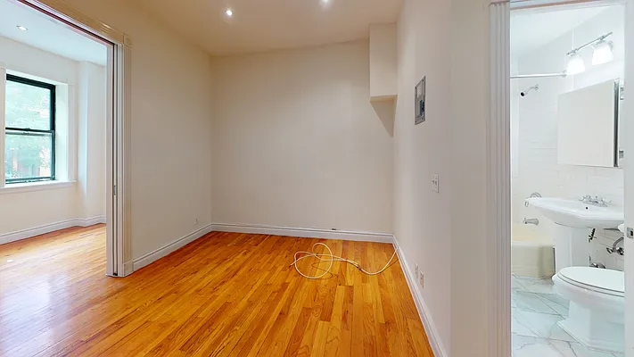 Rented by Bond New York | media 23