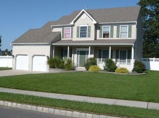 4 Brandon Dr, Bayville, NJ 08721