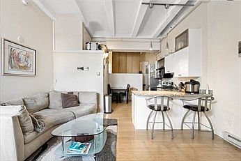 3rd image of 12 Stoneholm St #Ph
