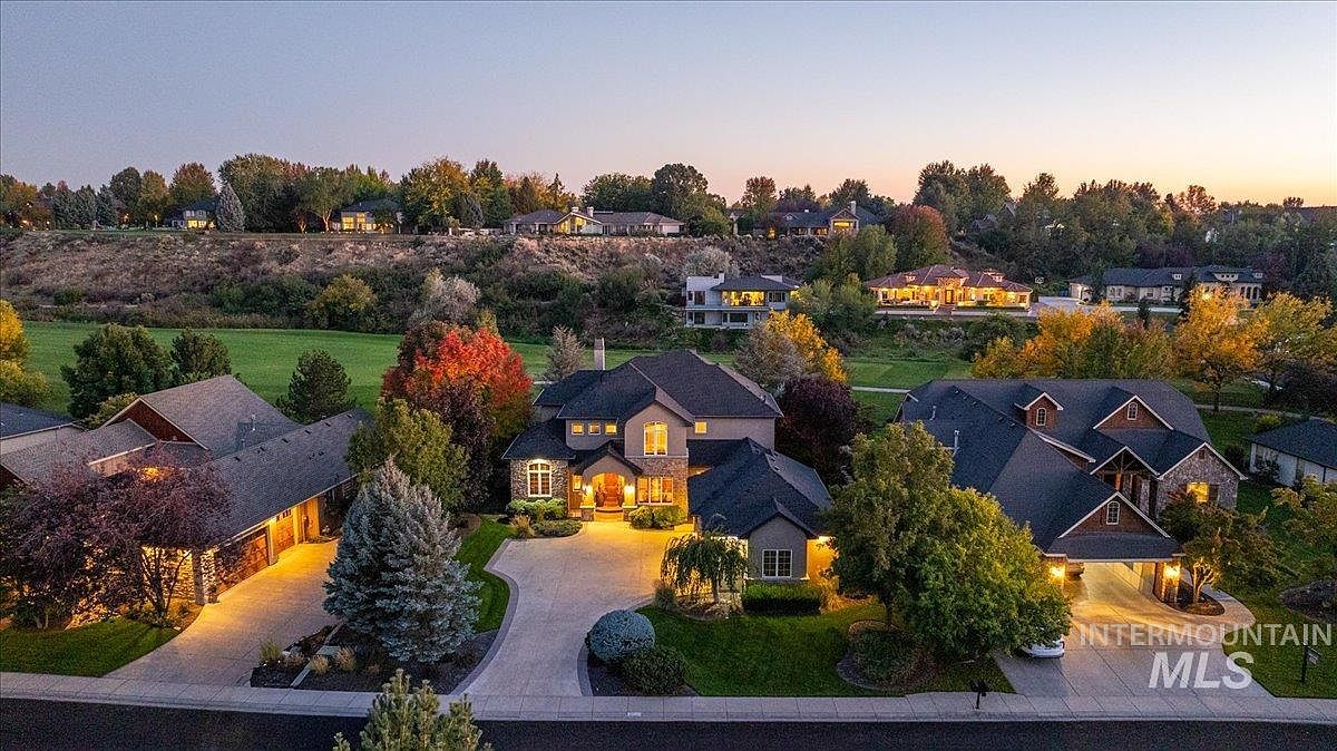 1479 W Oakhampton Dr