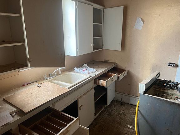 2nd image of 501 E Vilas Ave