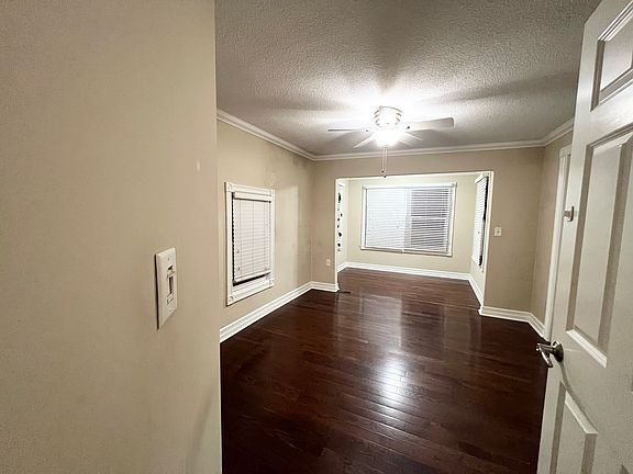4th image of 3947 Dupont Ave N