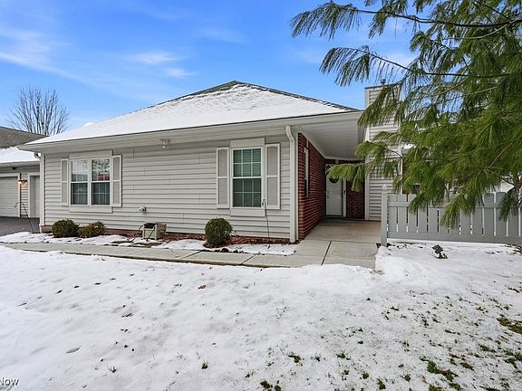 3rd image of 30 Newton Square Dr Unit 3