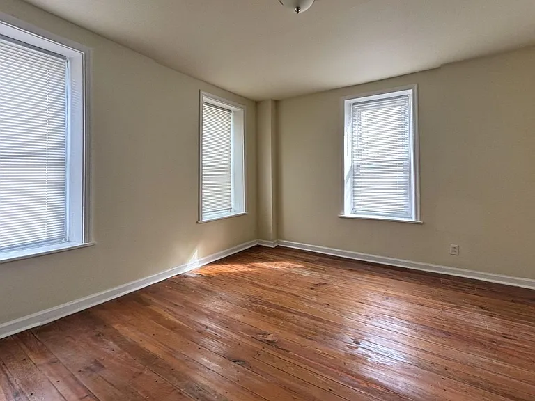 461 E Haines St — Photo 10