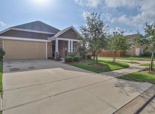 6602 Hunters Way Ln, Baytown, TX 77521