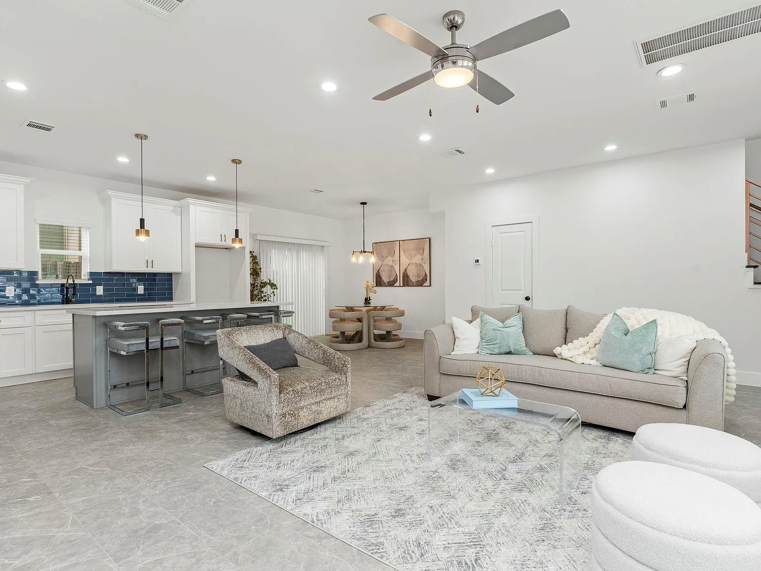 3 bed, 2.5 bath, 1717 sqft, $2,375 — Photo 3