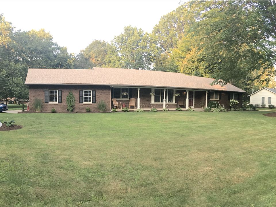 1st image of 16 Fair Oak Dr