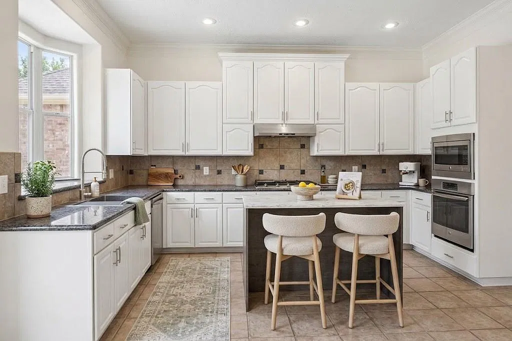 3 bed, 2.5 bath, 3020 sqft, $9,000 — Photo 3
