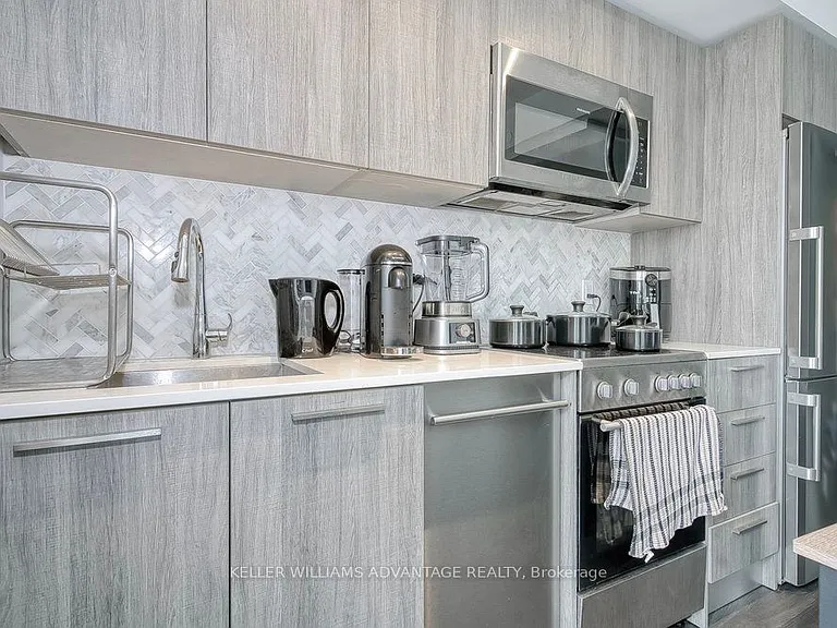 28 Wellesley St E #603 — Photo 17