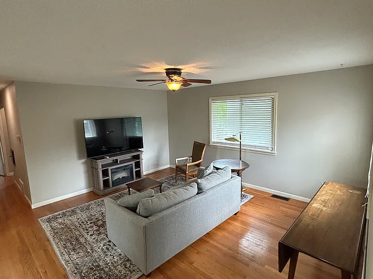 112510 Washington Ln — Photo 2
