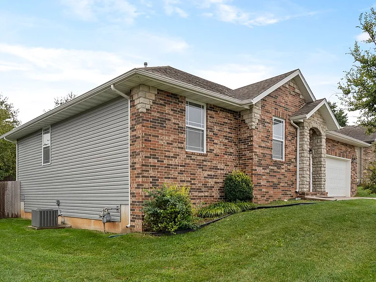1662 N Pigeon Rd — Photo 3