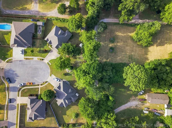 S Walnut Creek Pl, Sand Springs, OK 74063
