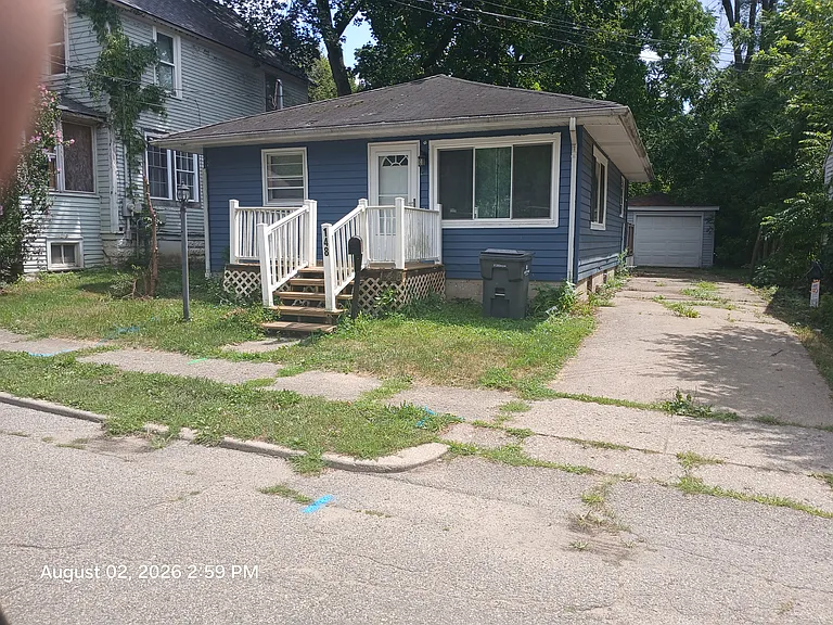 148 E Maple St — Photo 2