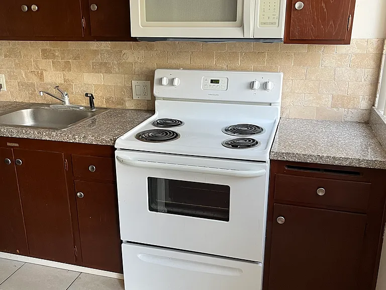 470 E Angeleno Ave — Photo 9