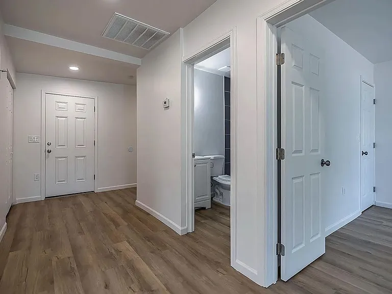 938 E. Waverly St. — Photo 6