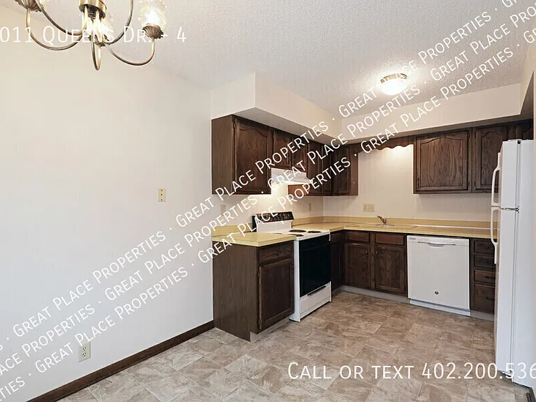 6011 Queens Dr #4 — Photo 12