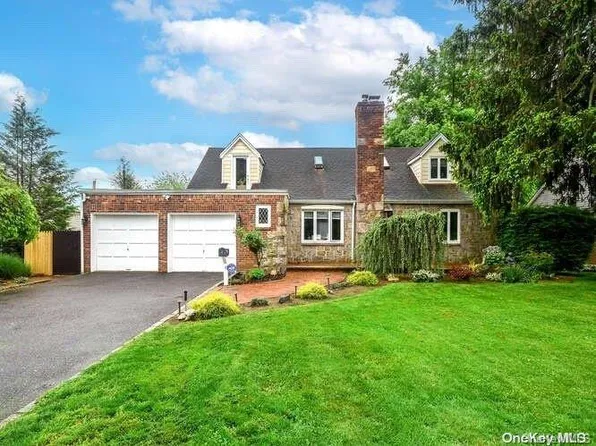 9 Salem Way, Glen Head, NY 11545