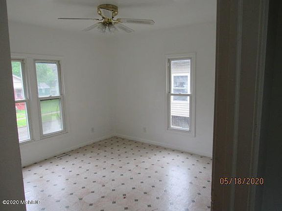 2nd image of 58 Harris St
