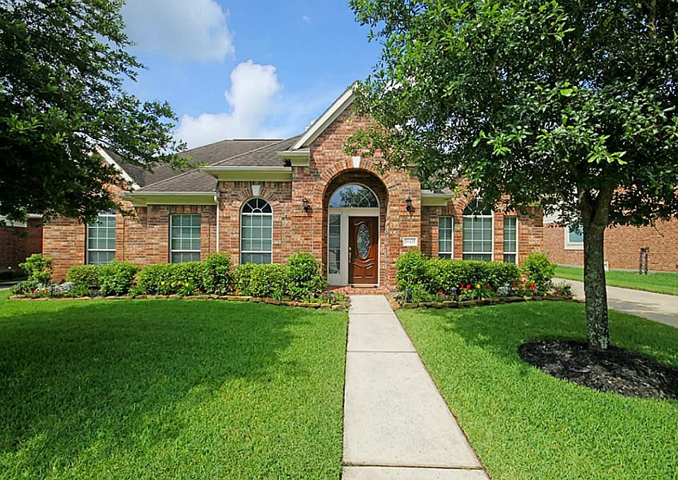 1st image of 19335 Brittany Creek Dr