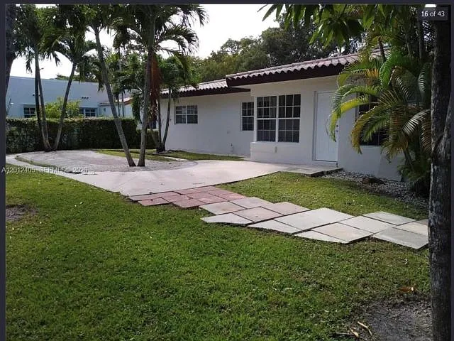 829 Columbus Blvd — Photo 1