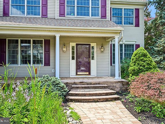 4th image of 28 Castleton Ln
