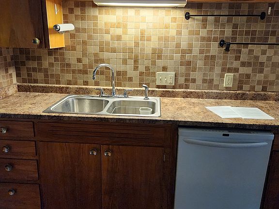 3rd image of 711 Decorah Ave #1