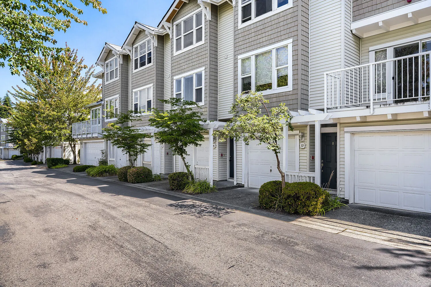 2 bed, 2.5 bath, 1101 sqft, $3,300 — Photo 2