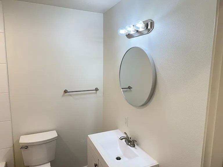 1246 Hughes St — Photo 29