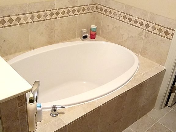 Master bath Sep soaking tu b