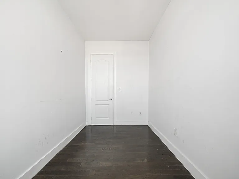 714 Seneca Ave #401 — Photo 23