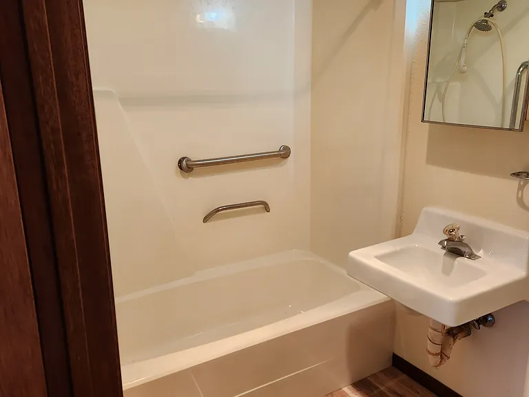 Hillview Apartments — Photo 3