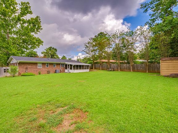 3rd image of 799 Bahama Dr