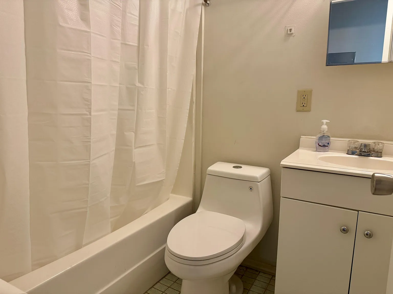 2 bed, 1000 sqft, $800 — Photo 2