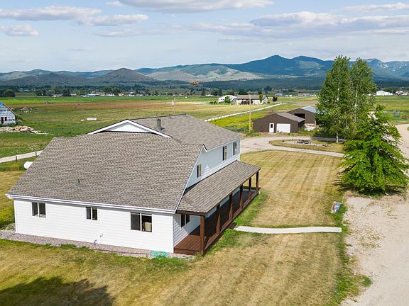 4th image of 520 Honey Bee Ln