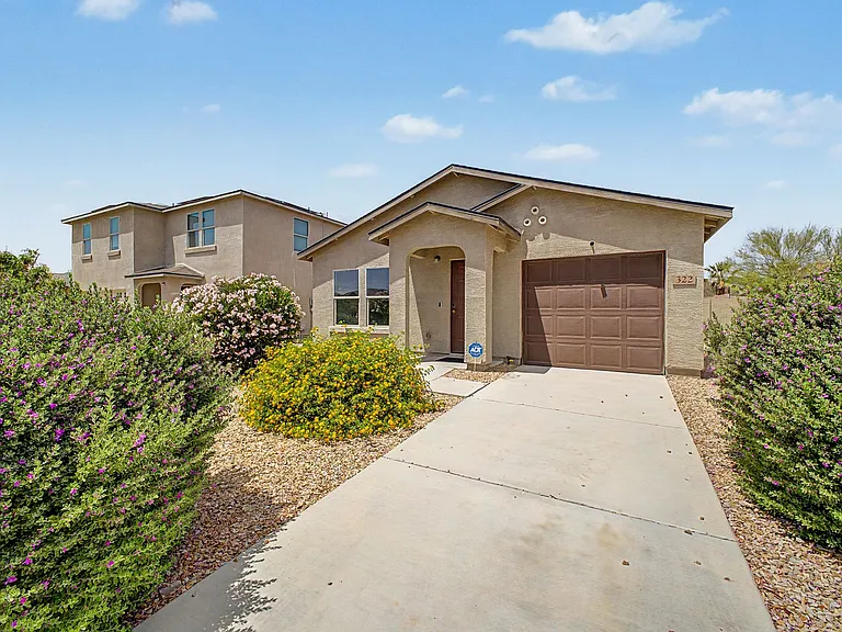 322 E Watson Pl — Photo 3