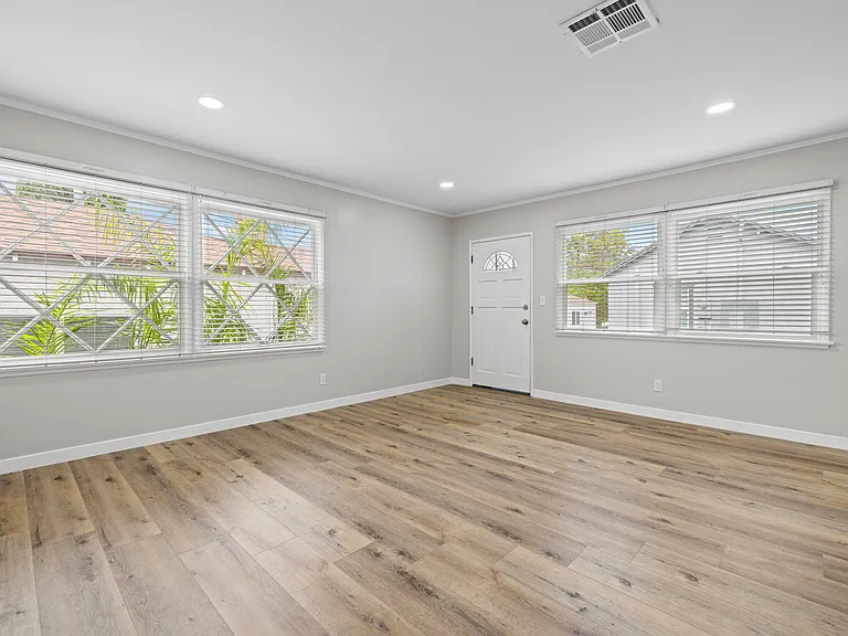 2348 Del Mar Rd — Photo 5