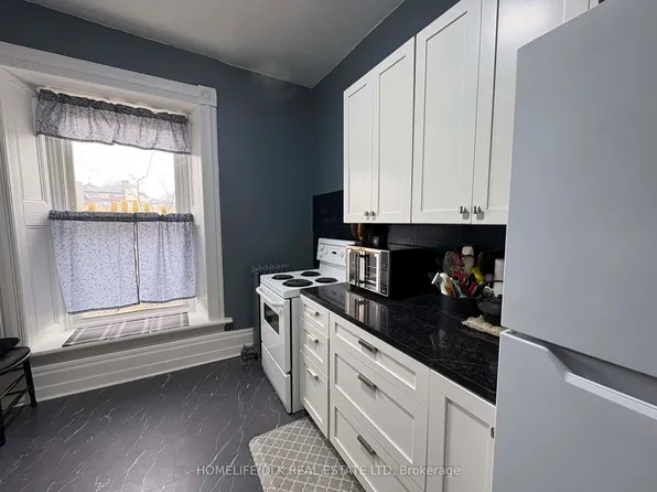 33 King St W #3, Brockville, ON K6V 3P7