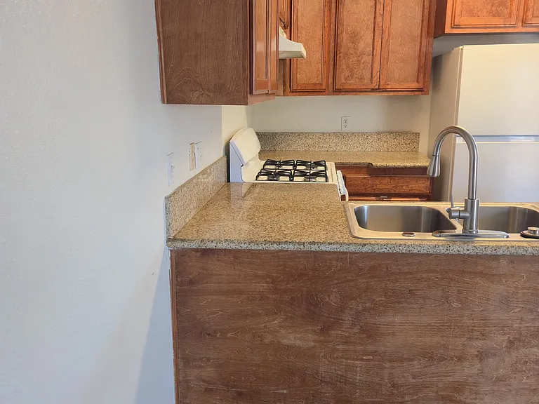 349 S Ashford Ave — Photo 22