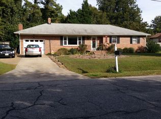 2216 N Lakeside Dr, Virginia Beach, VA 23454