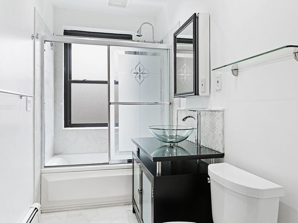 2nd image of 11-25 47th Ave #2L