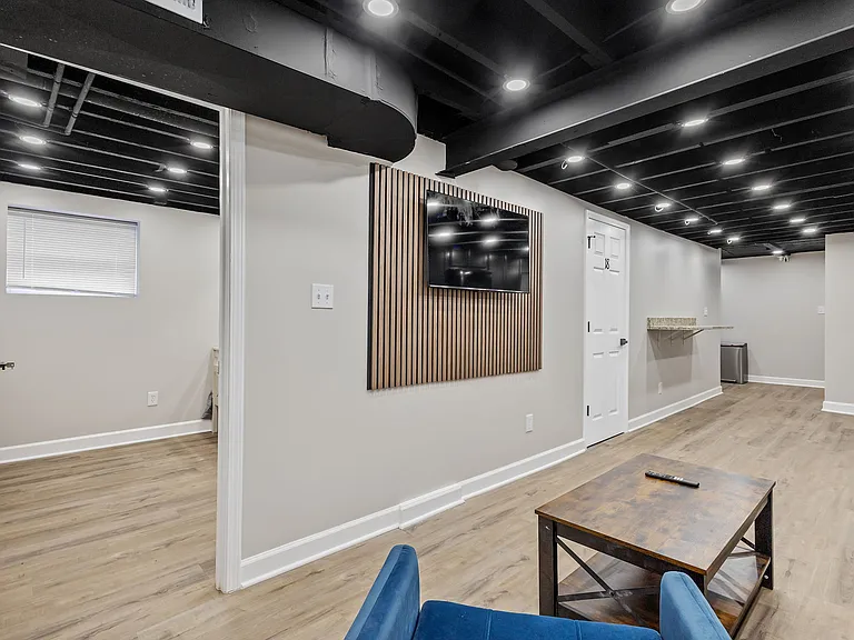 6039 Jackson Ave — Photo 24